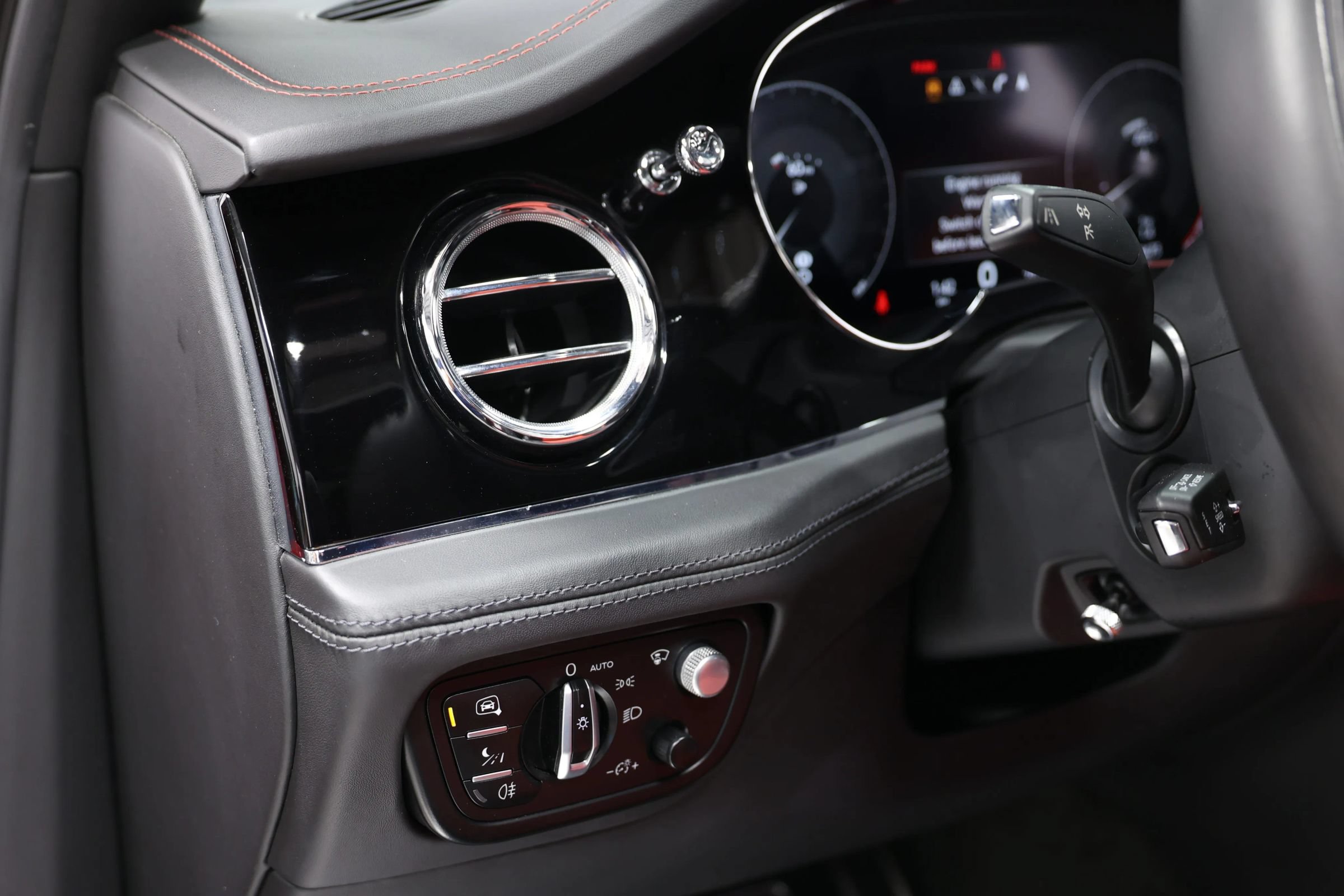 Used 2022 Bentley Bentayga AWD/4WD image 23