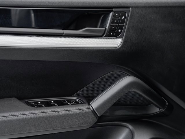 Used 2024 Porsche Cayenne image 8