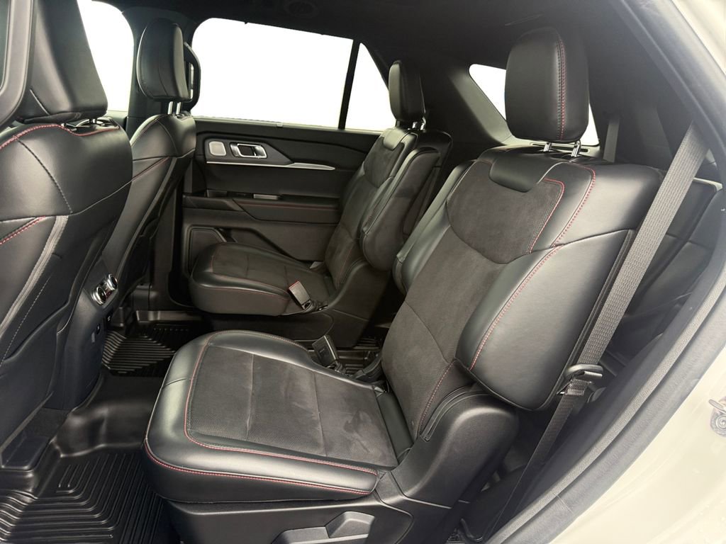 Used 2025 Ford Explorer ST image 16