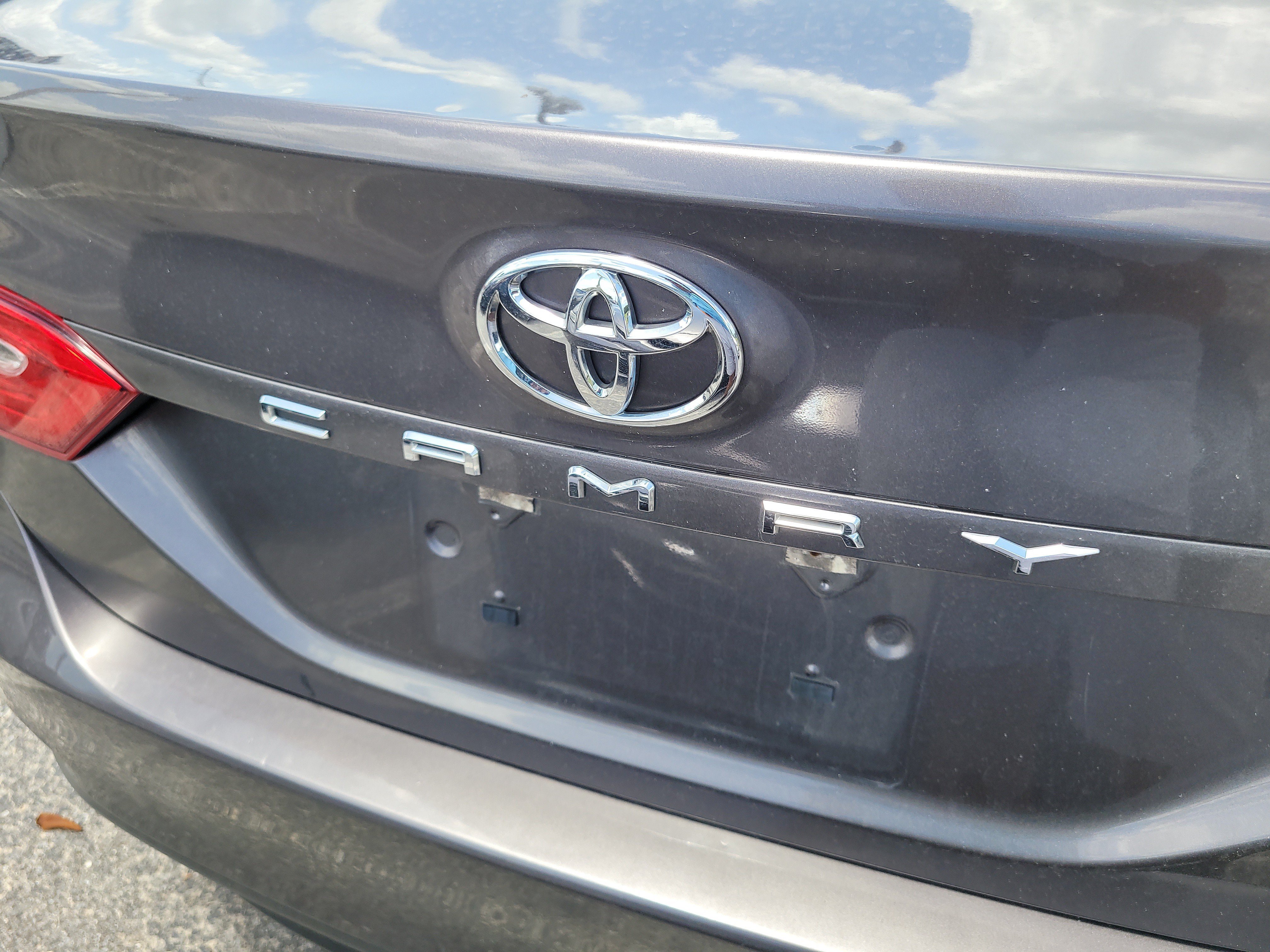 Used 2020 Toyota Camry LE FWD image 11