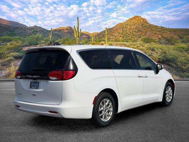 Used 2023 Chrysler Voyager LX FWD image 4
