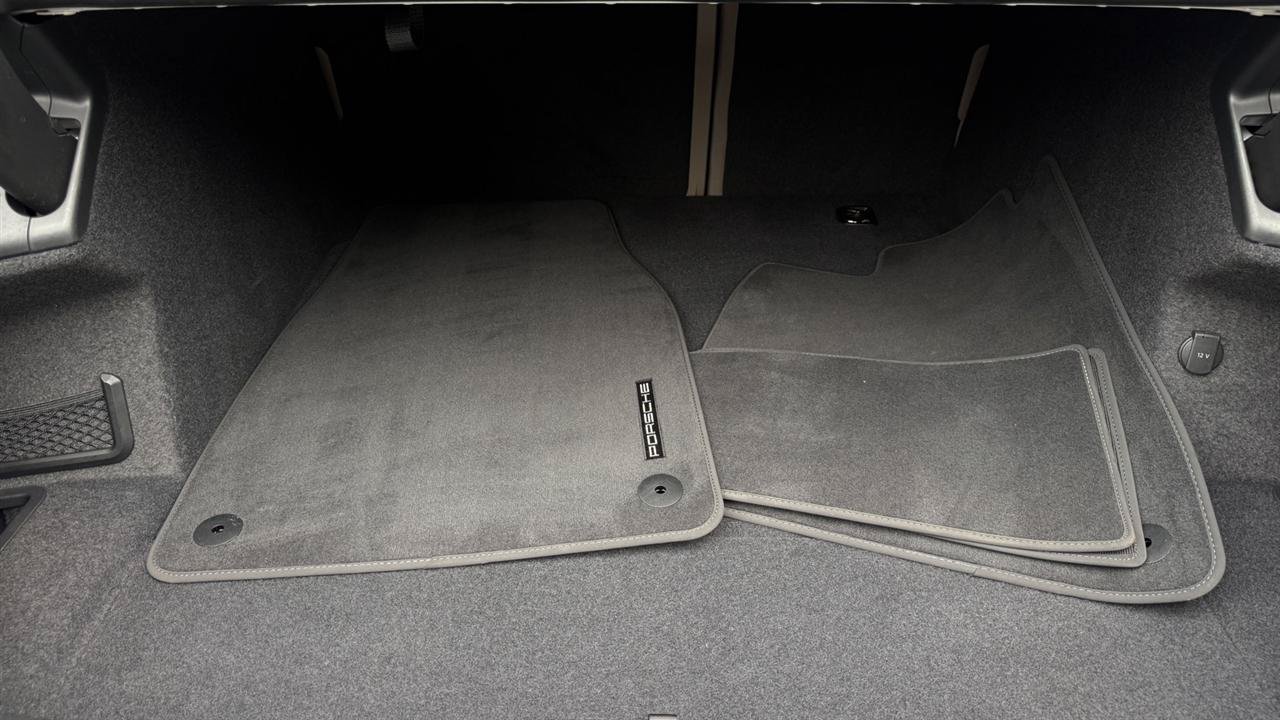 Used 2021 Porsche Taycan RWD image 32