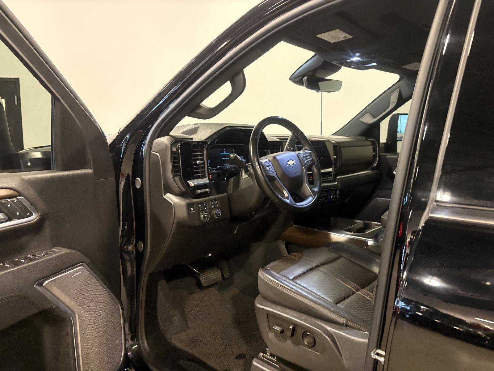 Used 2025 Chevrolet Silverado 2500 High Country w/ High Country Premium Package AWD/4WD image 16