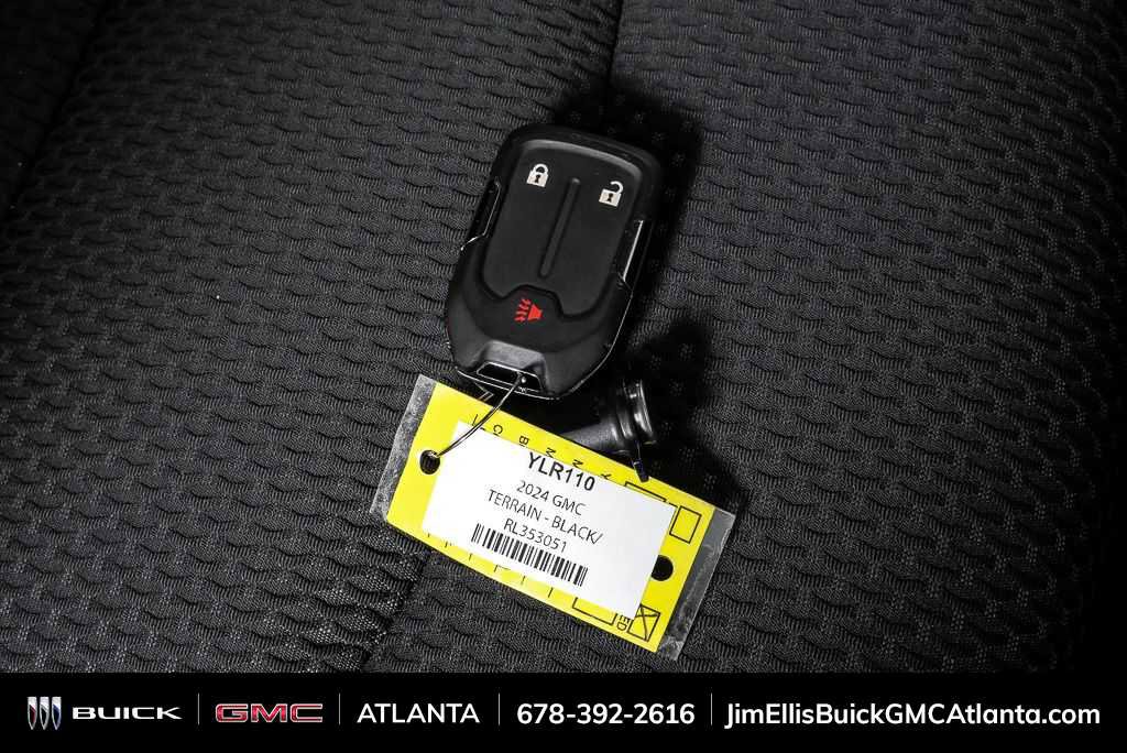 Used 2024 GMC Terrain SLE image 23