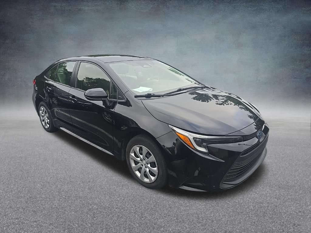 Used 2023 Toyota Corolla LE FWD image 2