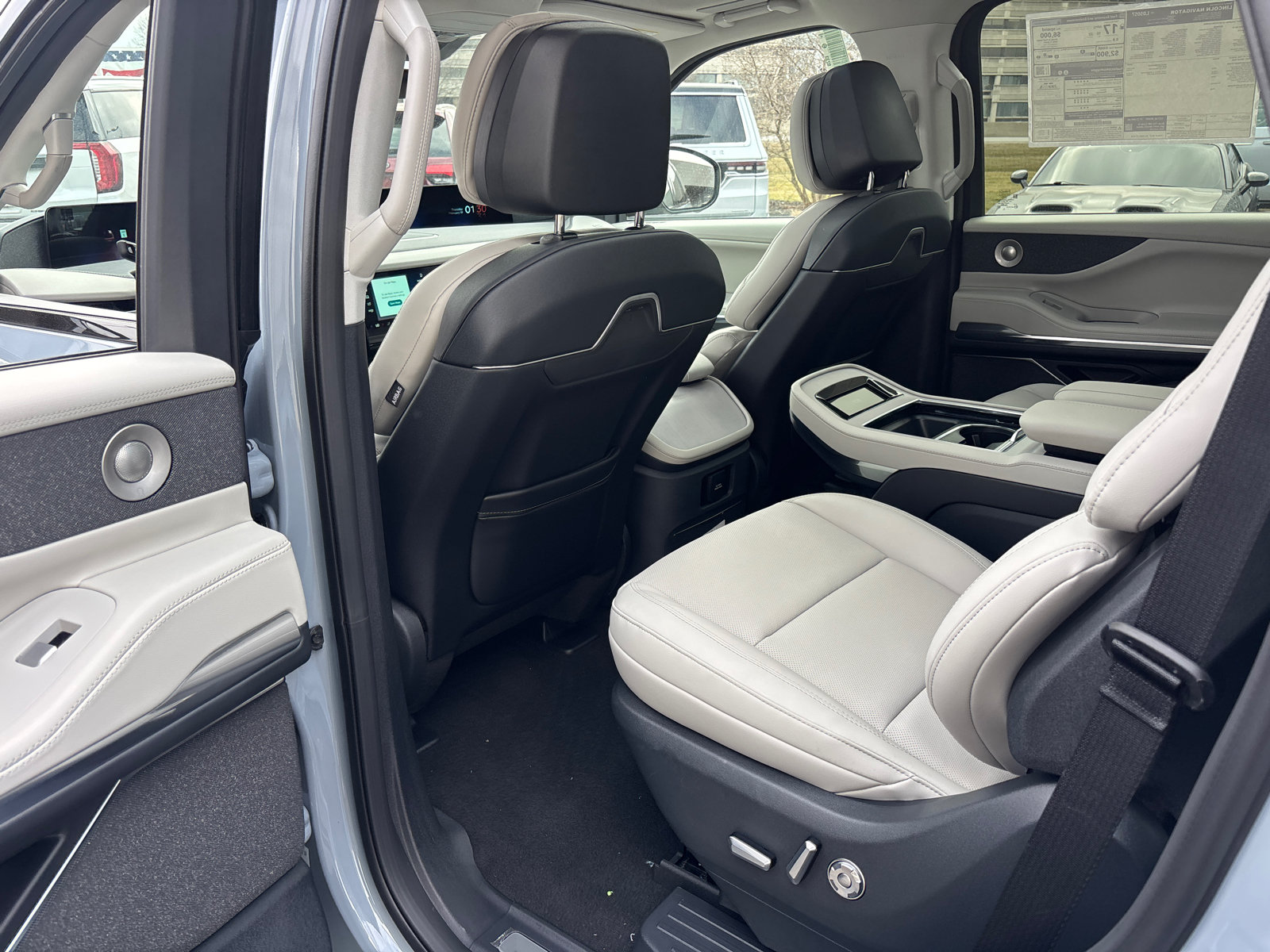 New 2026 Lincoln Navigator Reserve w/ Jet Appearance Package AWD/4WD image 27