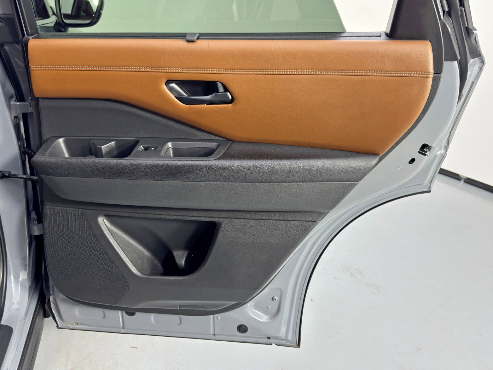 Used 2023 Nissan Pathfinder Platinum image 46