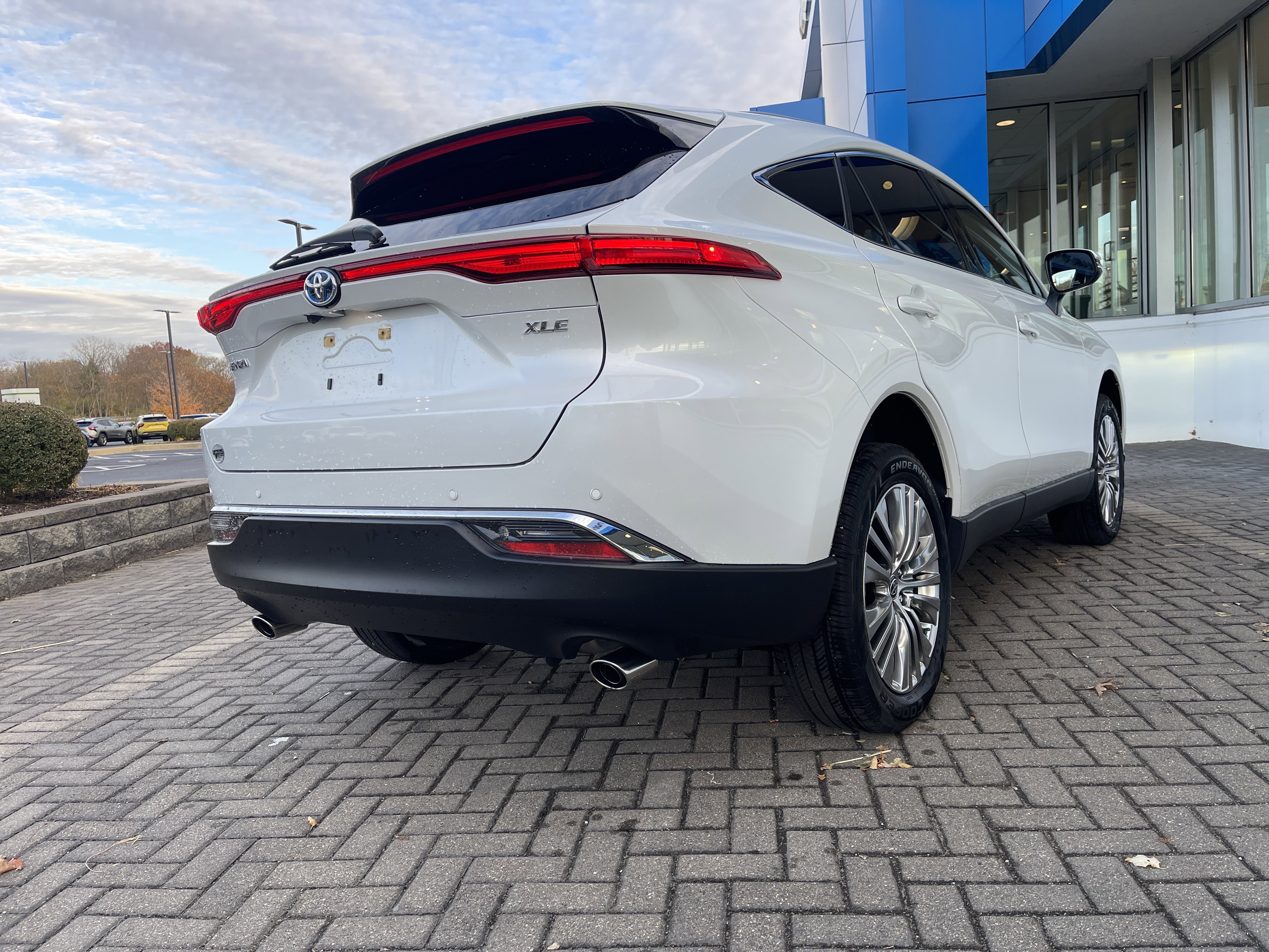 Used 2023 Toyota Venza XLE image 5