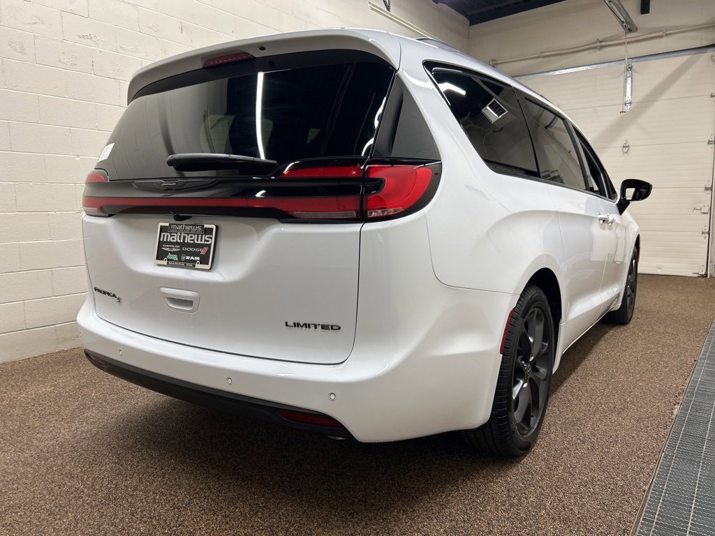 New 2026 Chrysler Pacifica Limited image 2