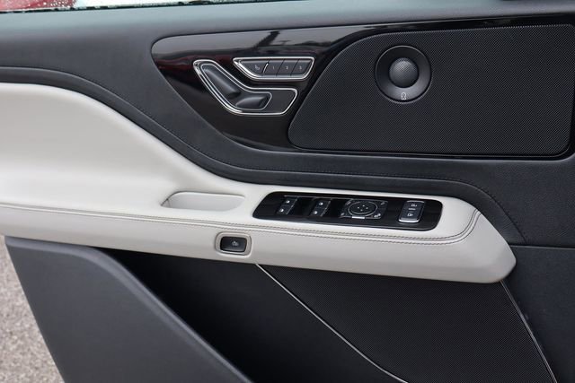 New 2025 Lincoln Aviator 2WD w/ Equipment Group 101A image 13
