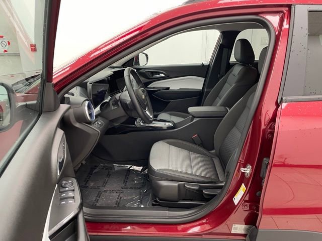 Used 2024 Chevrolet Trax LT w/ Driver Confidence Package image 7