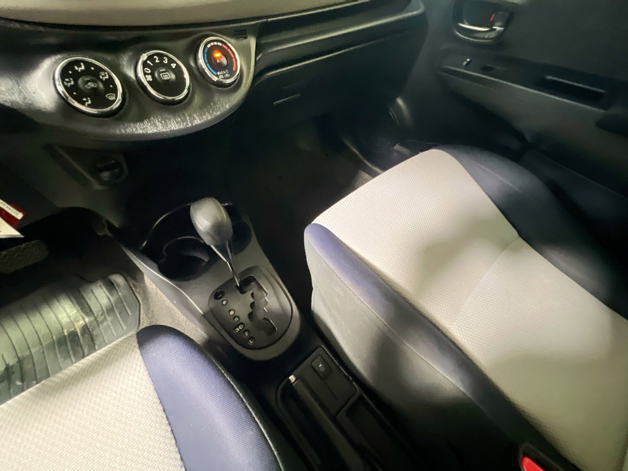 Used 2013 Toyota Yaris LE FWD image 25