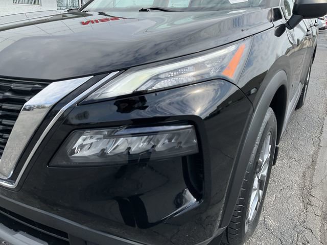 Used 2023 Nissan Rogue S image 34