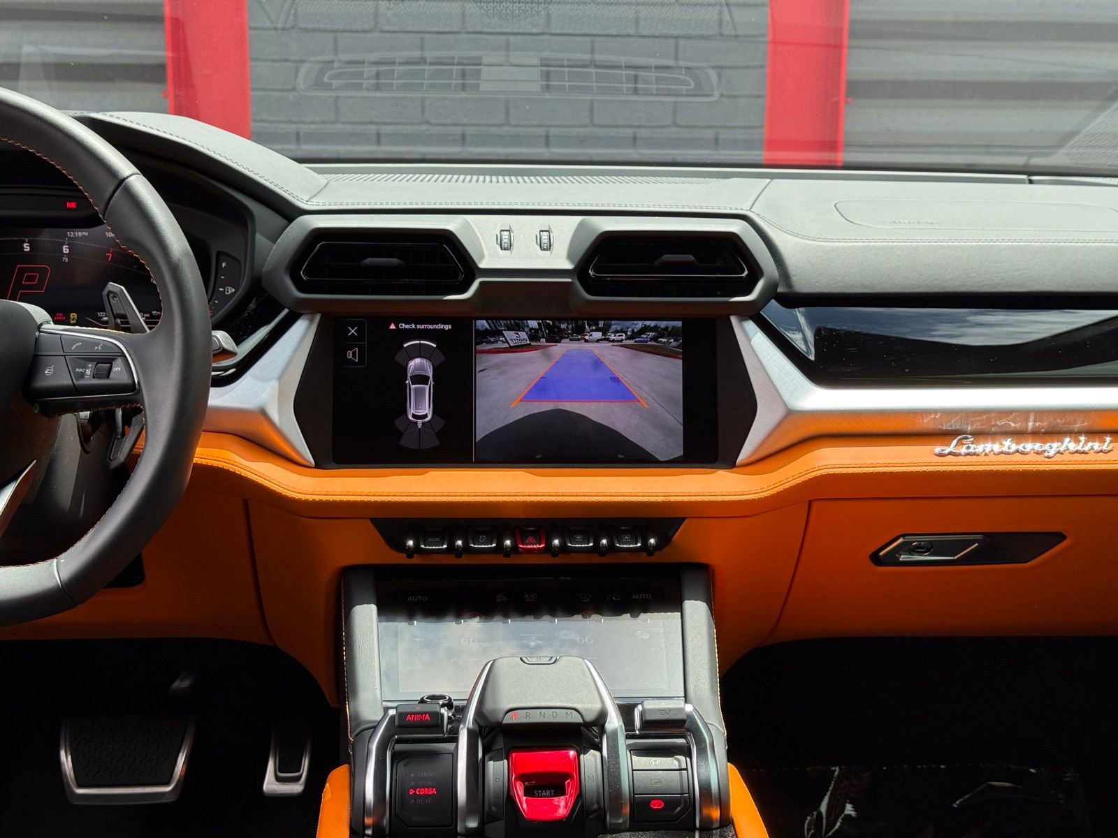 Used 2025 Lamborghini Urus SE image 24