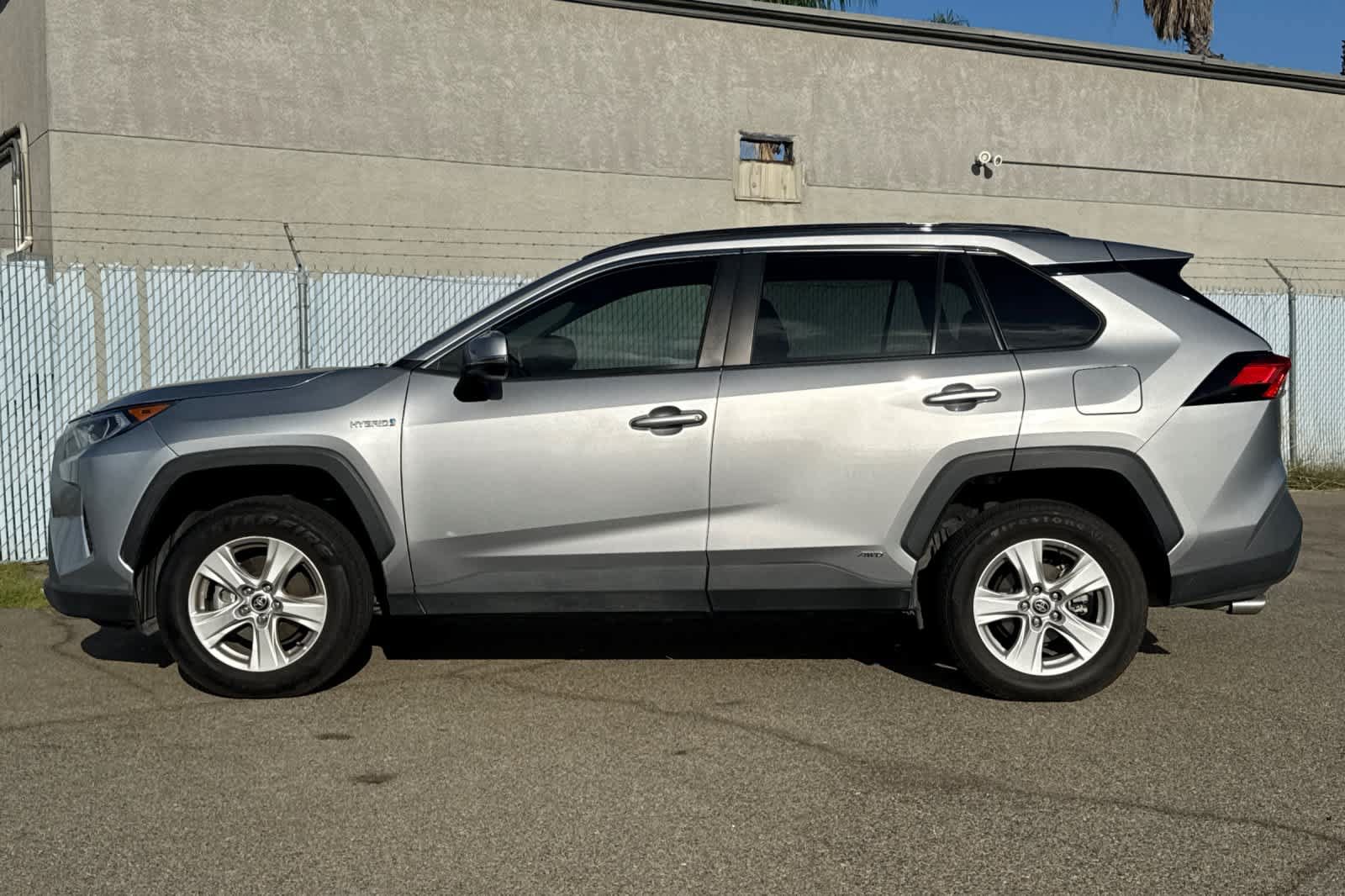 Used 2021 Toyota RAV4 XLE AWD/4WD image 2