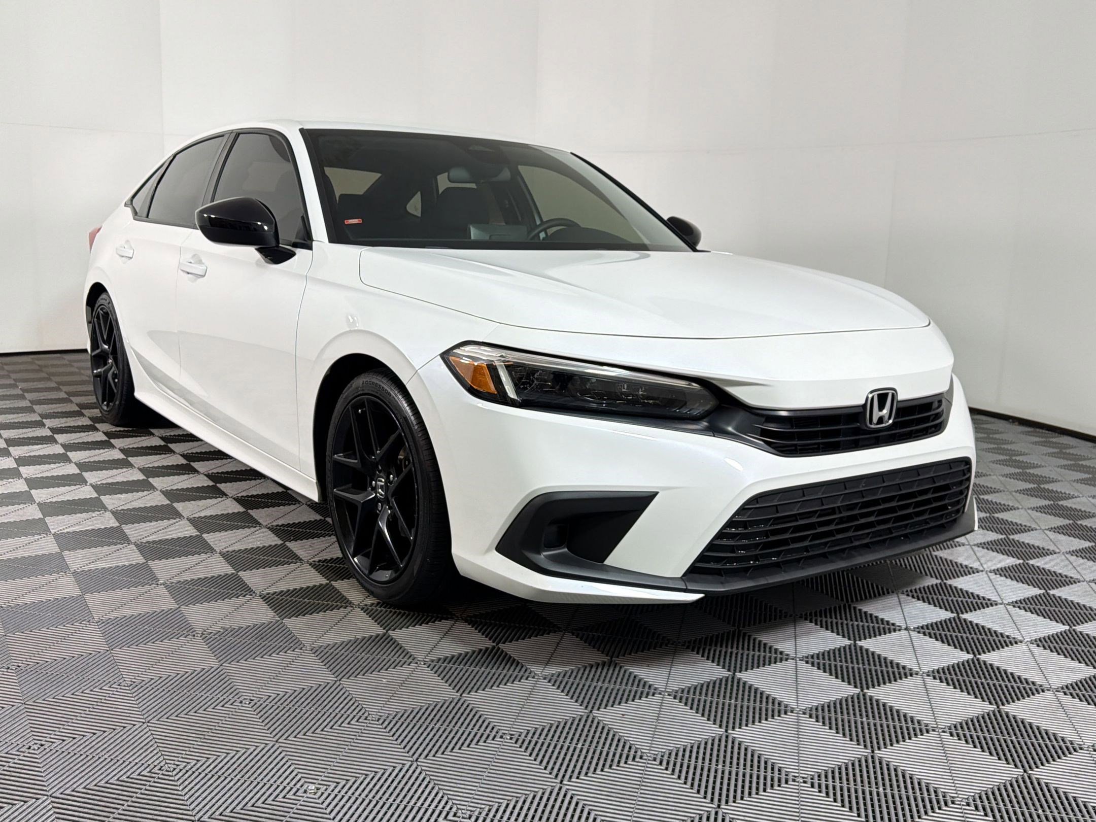 Used 2023 Honda Civic Sport image 17