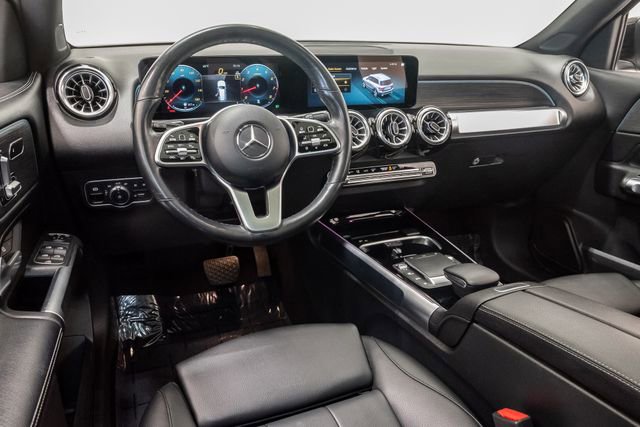 Used 2023 Mercedes-Benz GLB 250 4MATIC w/ Premium Package image 6