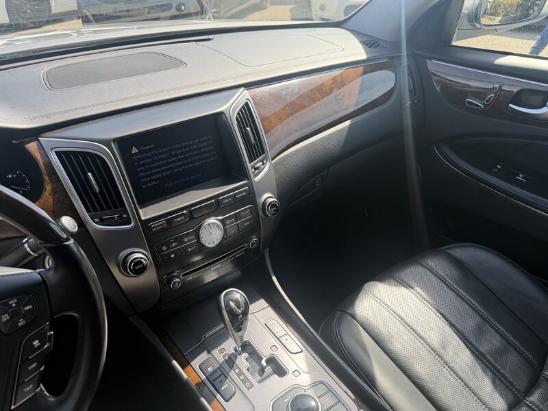 Used 2011 Hyundai Equus Signature RWD image 14