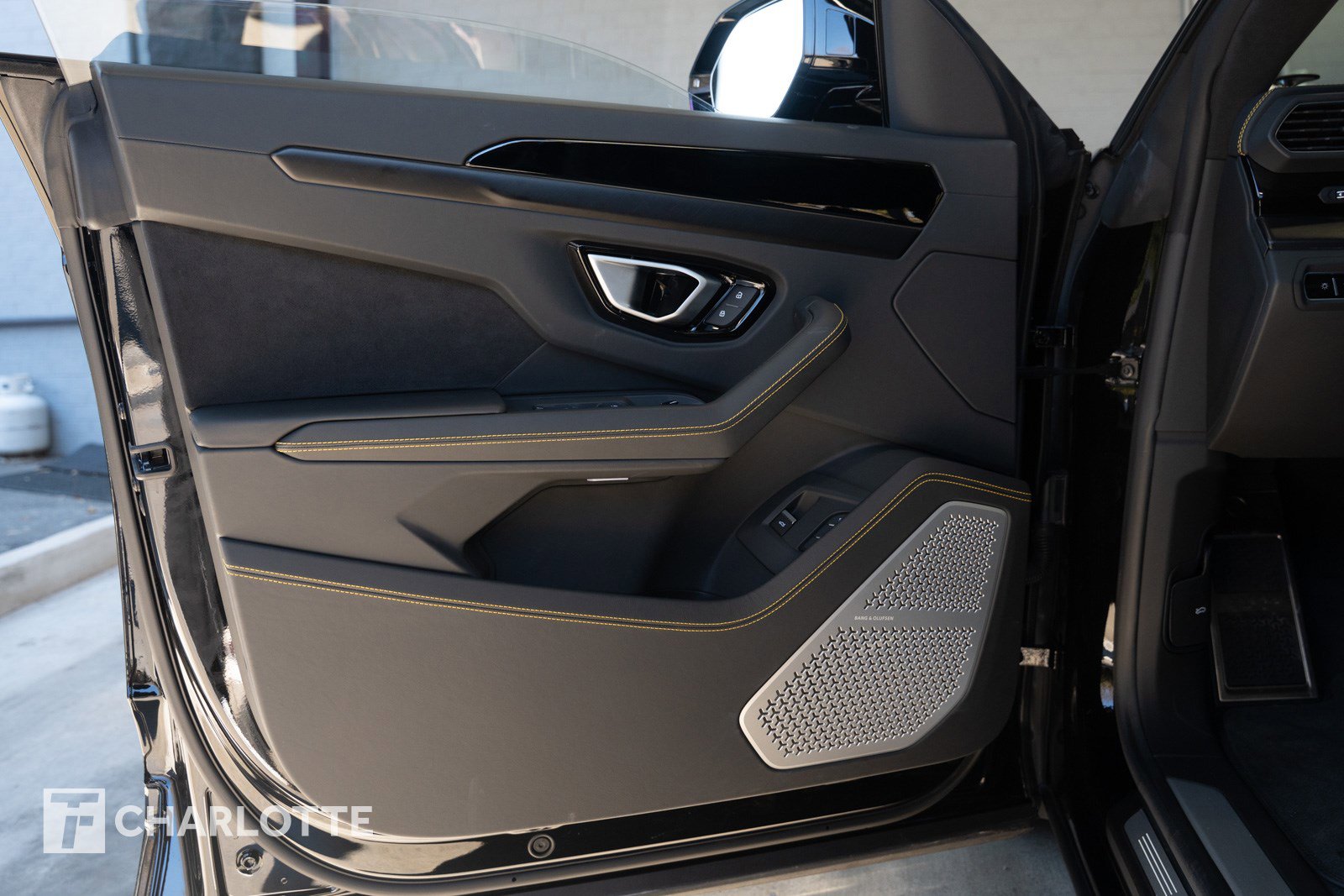 Used 2024 Lamborghini Urus S image 18