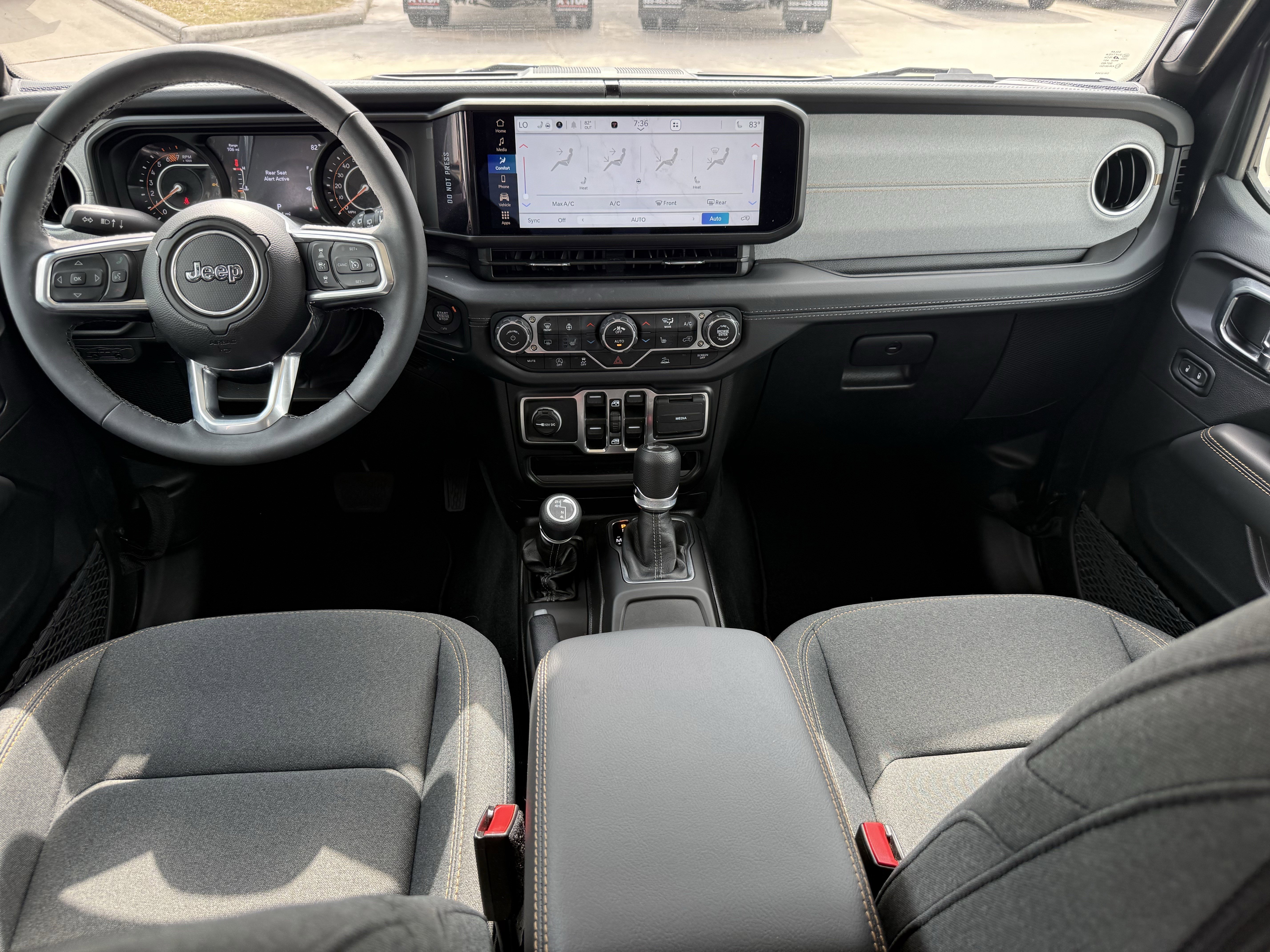 Used 2025 Jeep Wrangler Sahara image 14