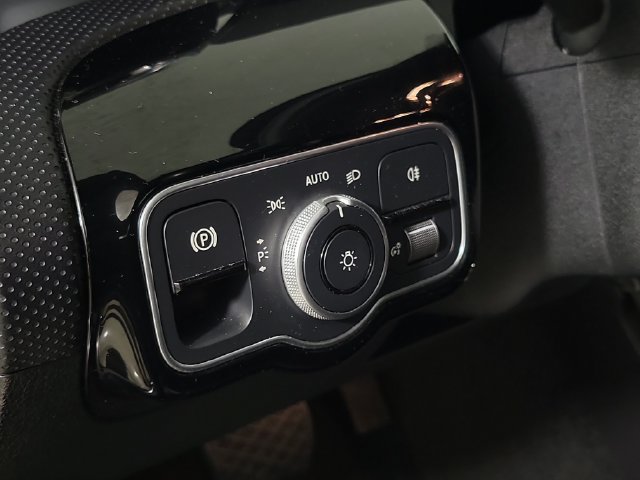 Used 2025 Mercedes-Benz CLA 250 image 21