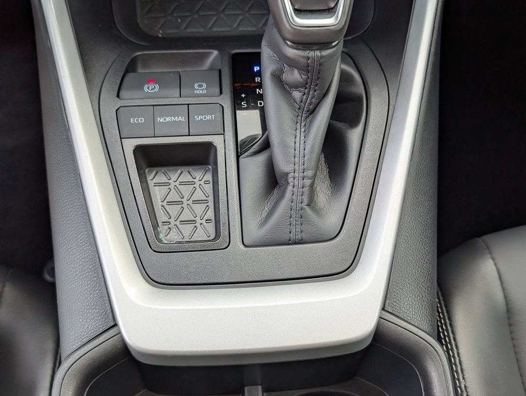 Used 2025 Toyota RAV4 XLE Premium FWD image 9