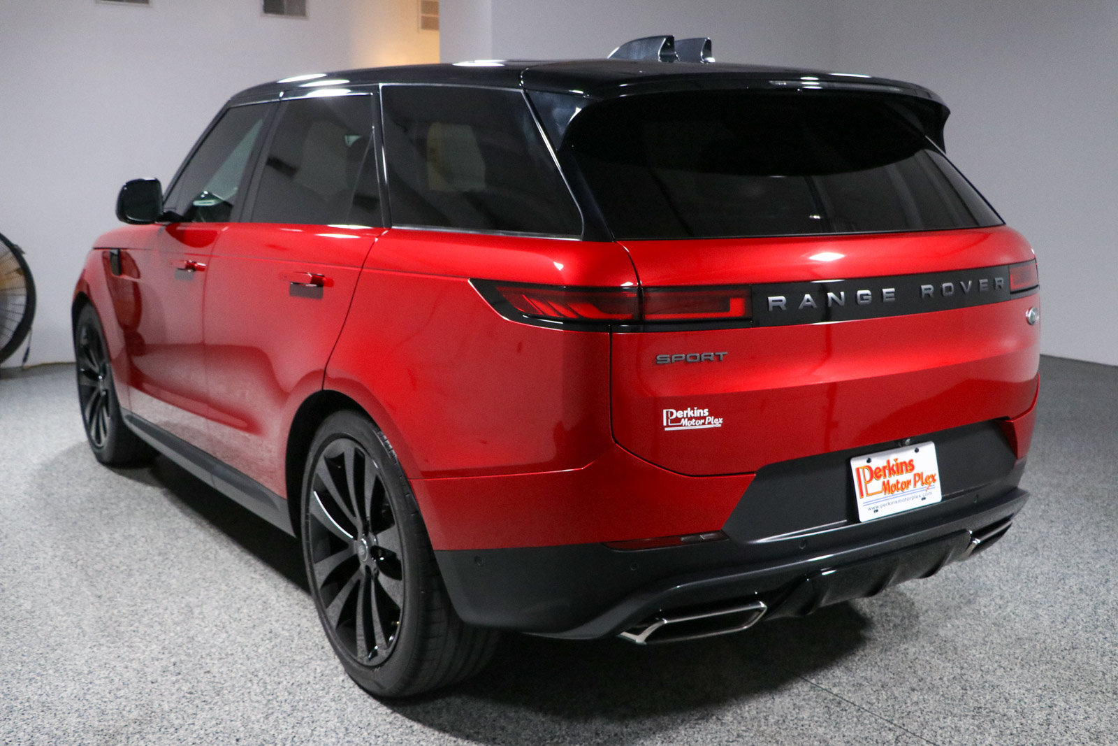 Used 2023 Land Rover Range Rover Sport SE AWD/4WD image 9