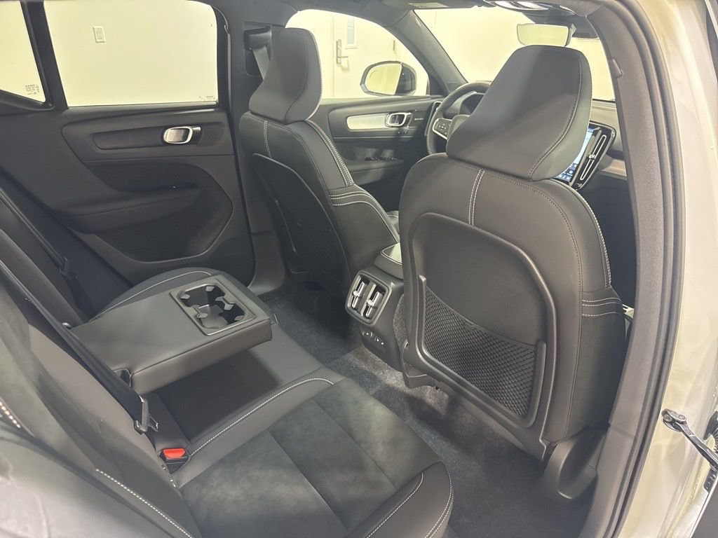 New 2026 Volvo XC40 B5 Ultra w/ Climate Package AWD/4WD image 24