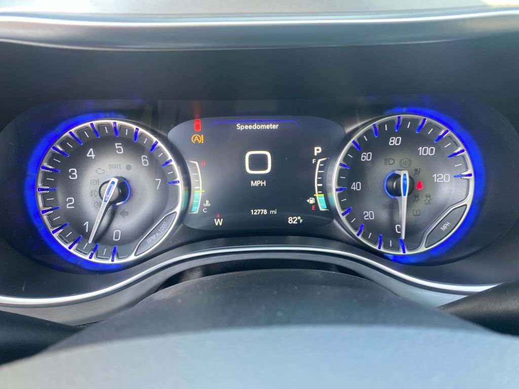 Used 2026 Chrysler Pacifica Limited FWD image 23