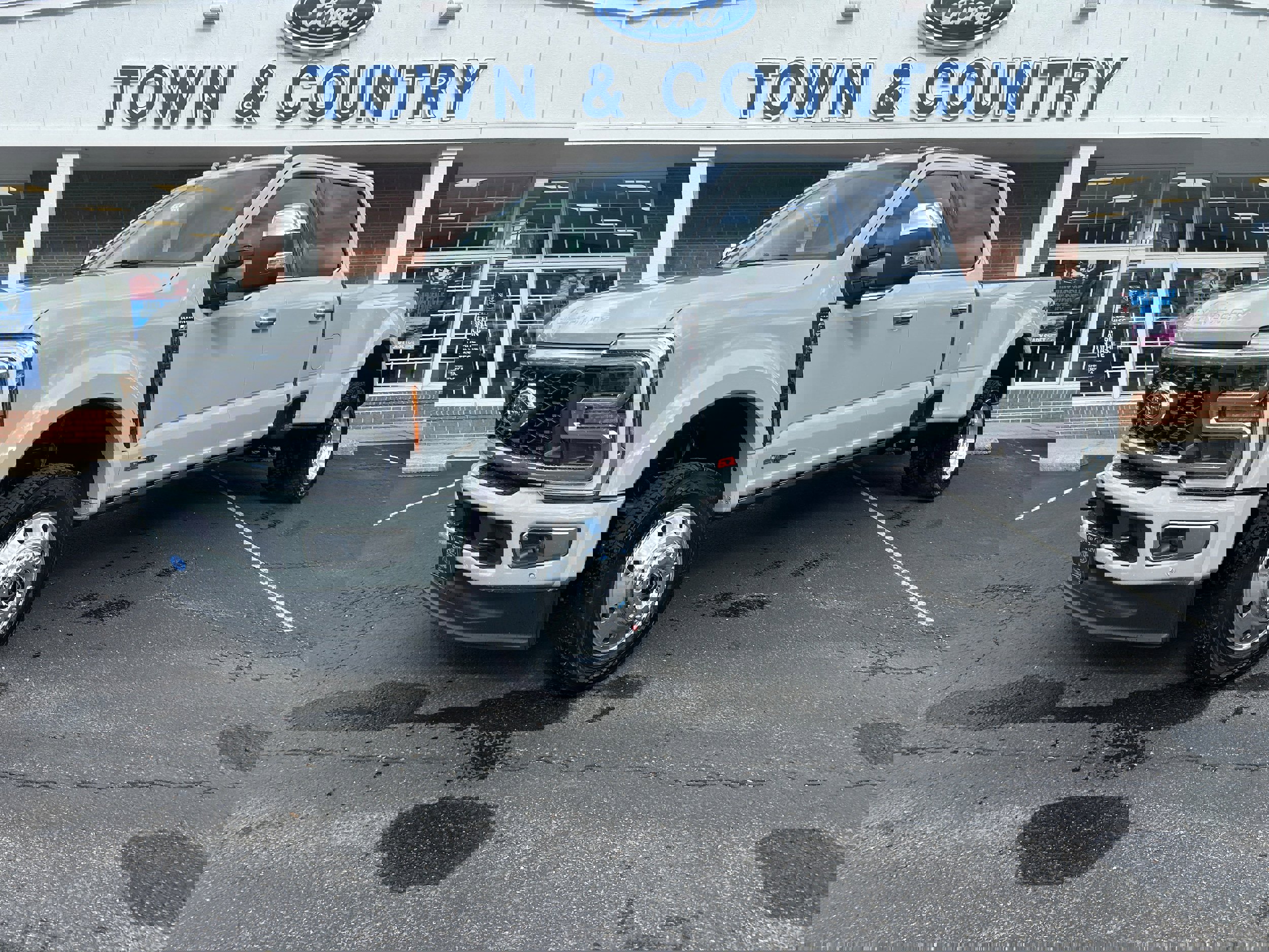 New 2026 Ford F450 Platinum image 2