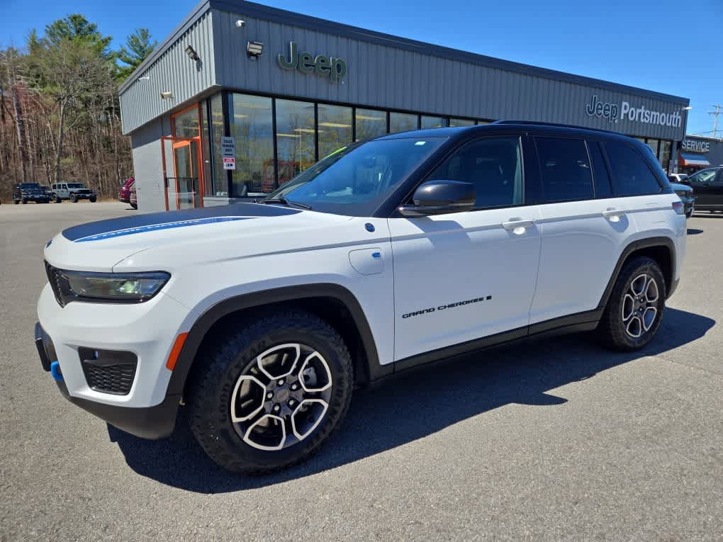 Used 2022 Jeep Grand Cherokee Trailhawk AWD/4WD image 10