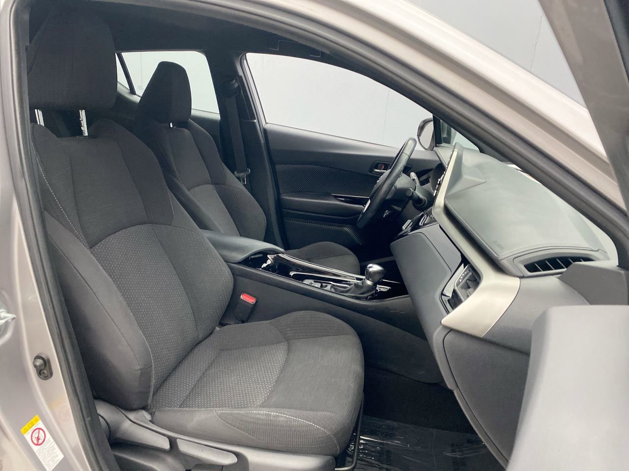 Used 2019 Toyota C-HR XLE FWD image 23