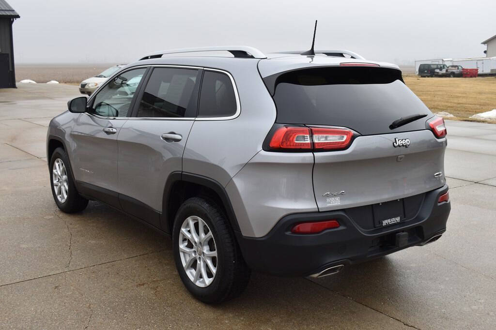 Used 2017 Jeep Cherokee Latitude w/ Comfort & Convenience Group AWD/4WD image 5