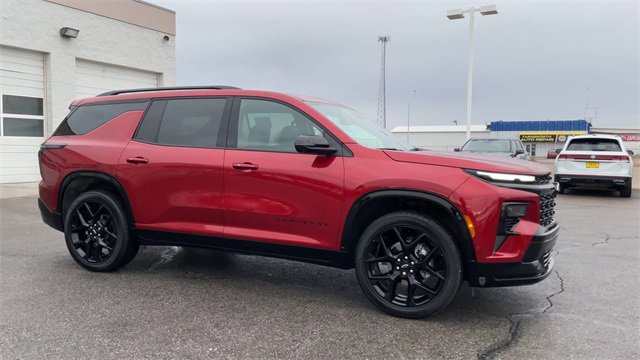 Used 2024 Chevrolet Traverse RS image 3