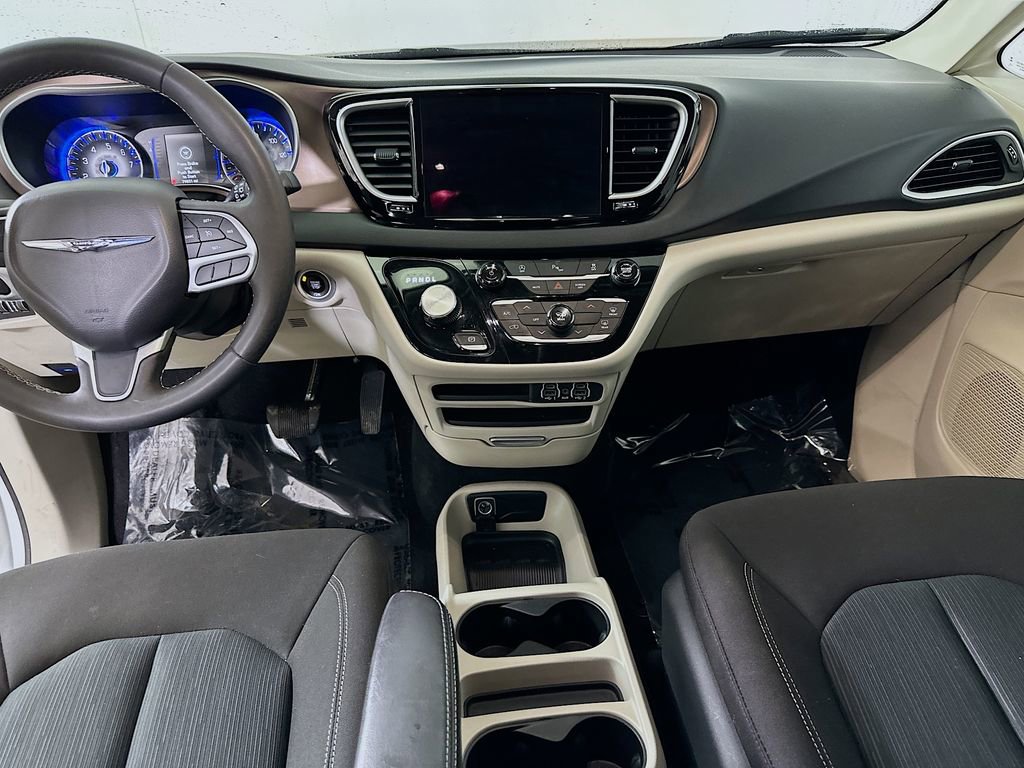 Used 2024 Chrysler Voyager LX FWD image 19