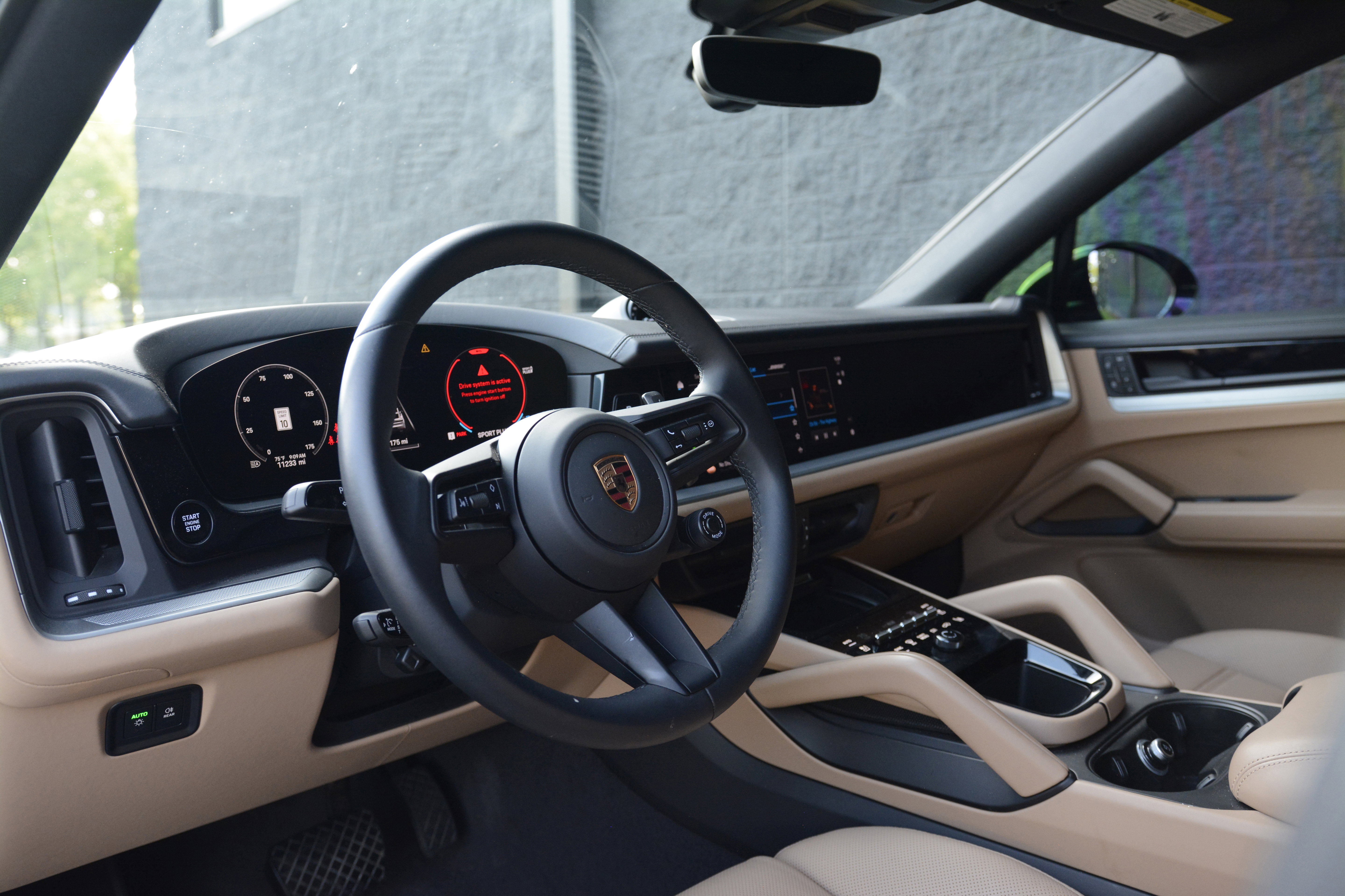 Certified 2025 Porsche Cayenne Coupe image 4