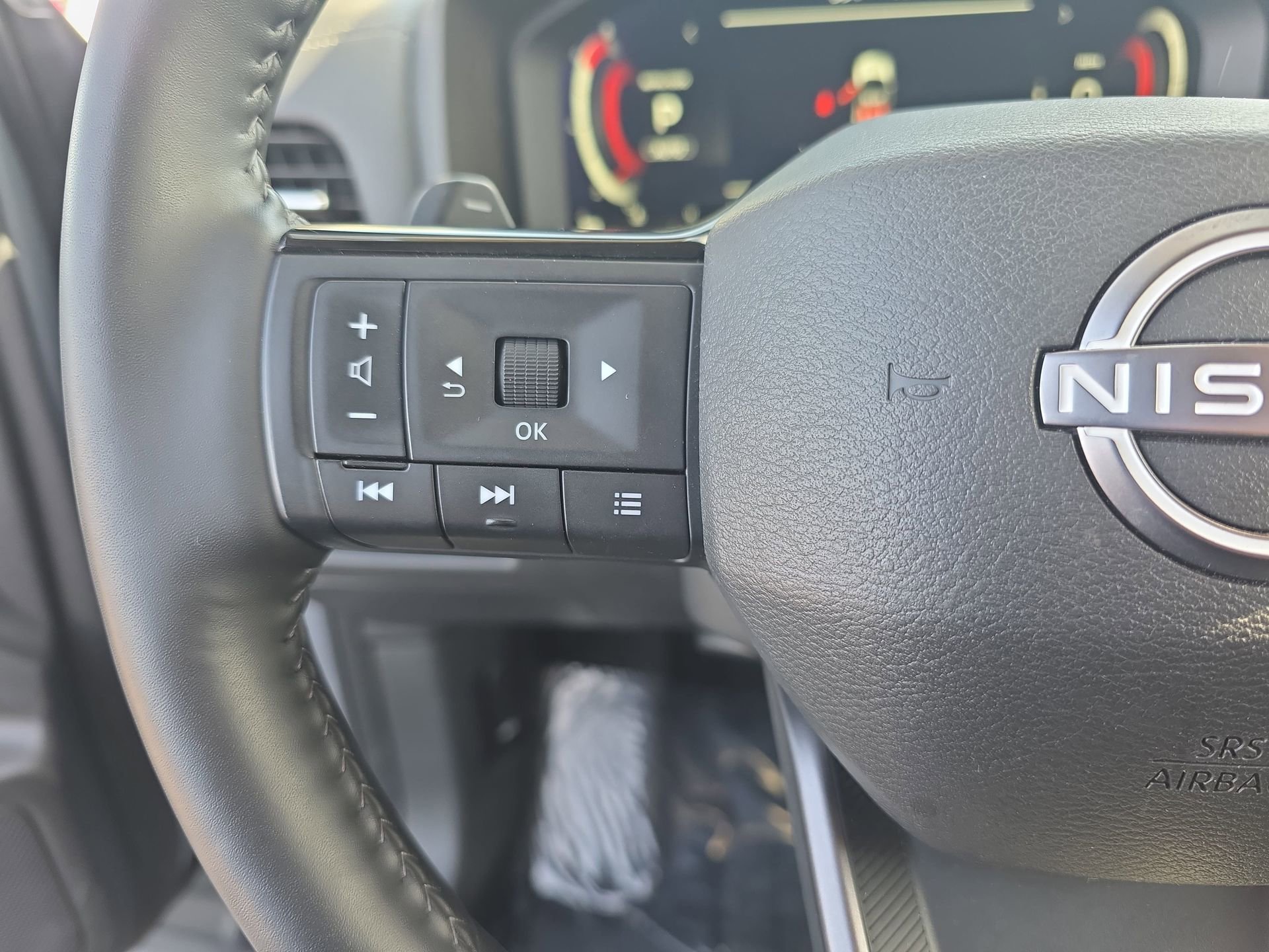 Used 2025 Nissan Rogue Platinum AWD/4WD image 17