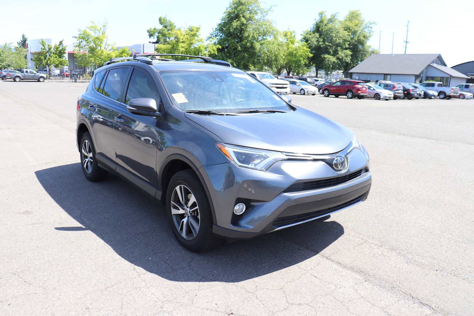 Used 2018 Toyota RAV4 XLE AWD/4WD image 3