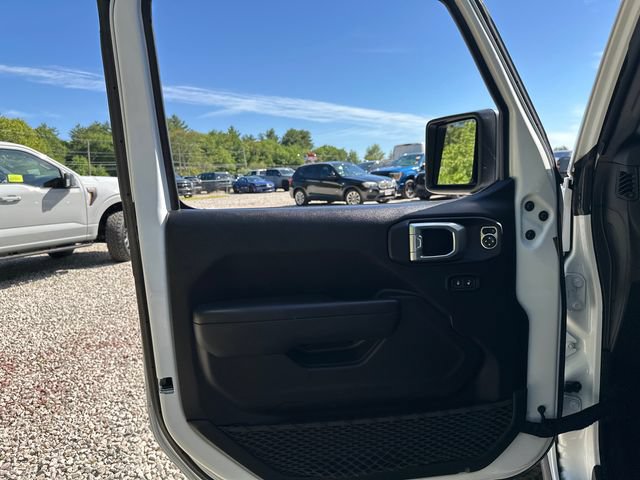 Used 2024 Jeep Wrangler Unlimited w/ Convenience Group AWD/4WD image 22
