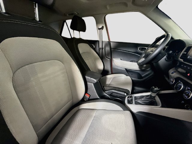 Used 2026 Hyundai Venue SEL FWD image 28