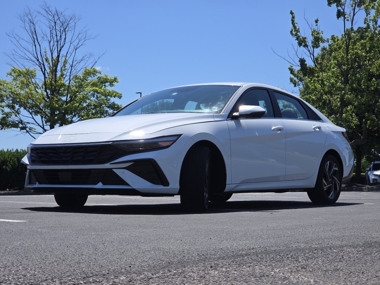 Used 2024 Hyundai Elantra Limited FWD image 18