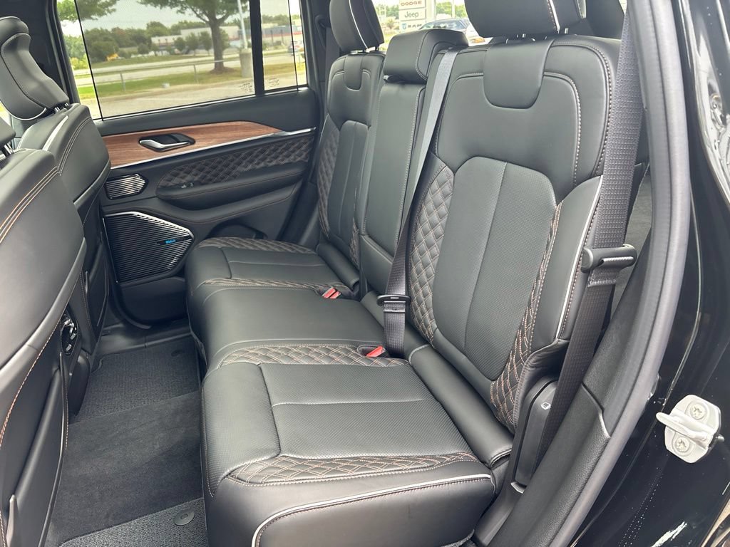 New 2027 Jeep Grand Cherokee Summit AWD/4WD image 19
