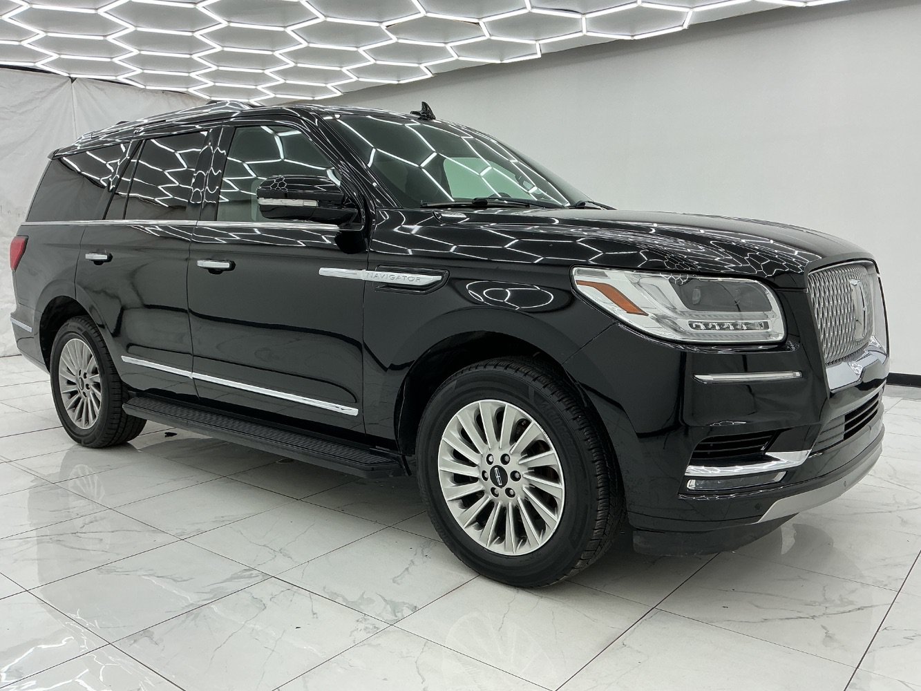 Used 2018 Lincoln Navigator Premiere RWD image 8
