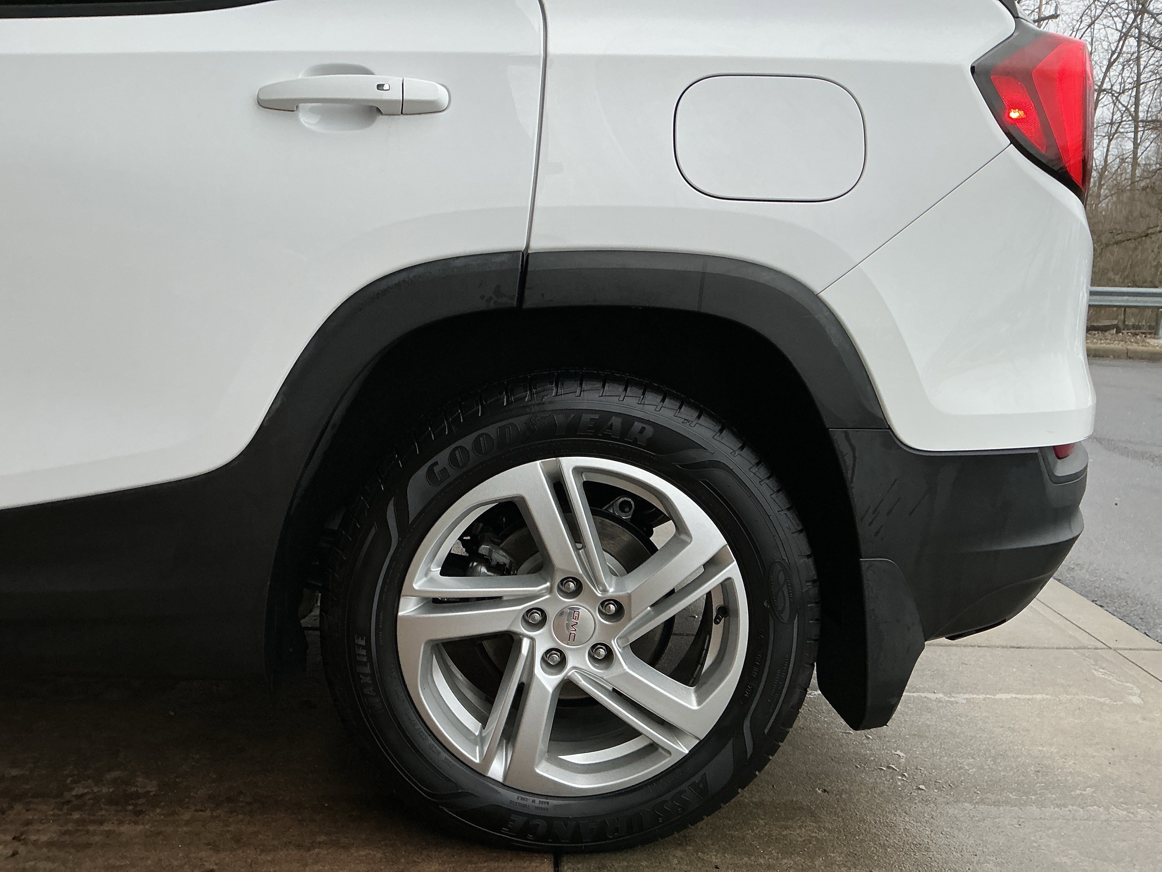 Used 2018 GMC Terrain SLE w/ Driver Convenience Package image 23