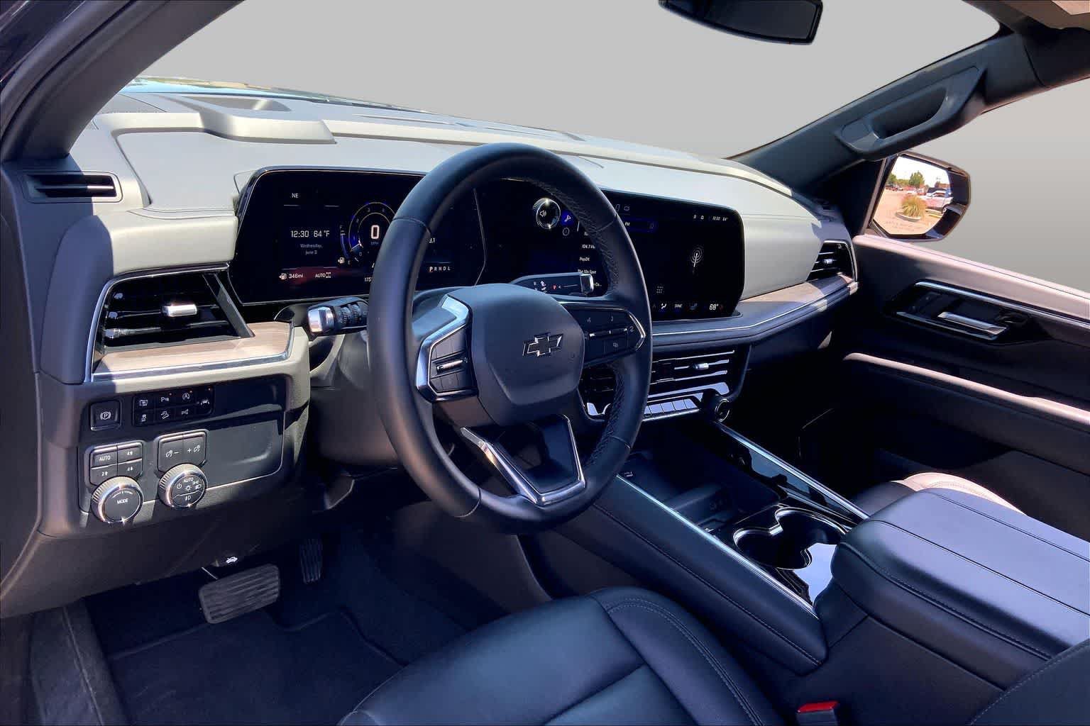 Used 2025 Chevrolet Suburban Z71 AWD/4WD image 17