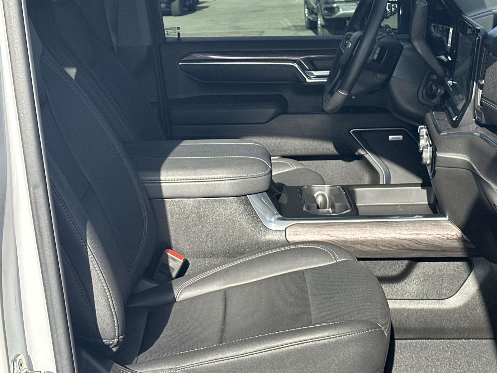 Used 2024 Chevrolet Silverado 2500 LTZ w/ LTZ Convenience Package image 29