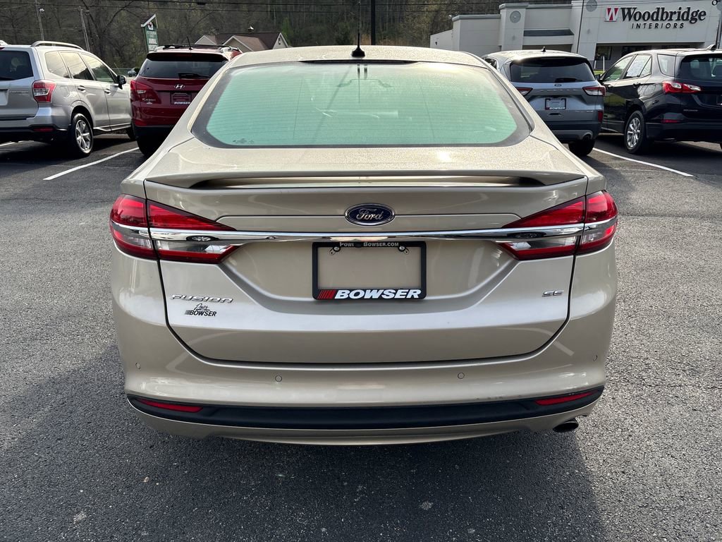 Used 2018 Ford Fusion SE w/ Equipment Group 201A image 4