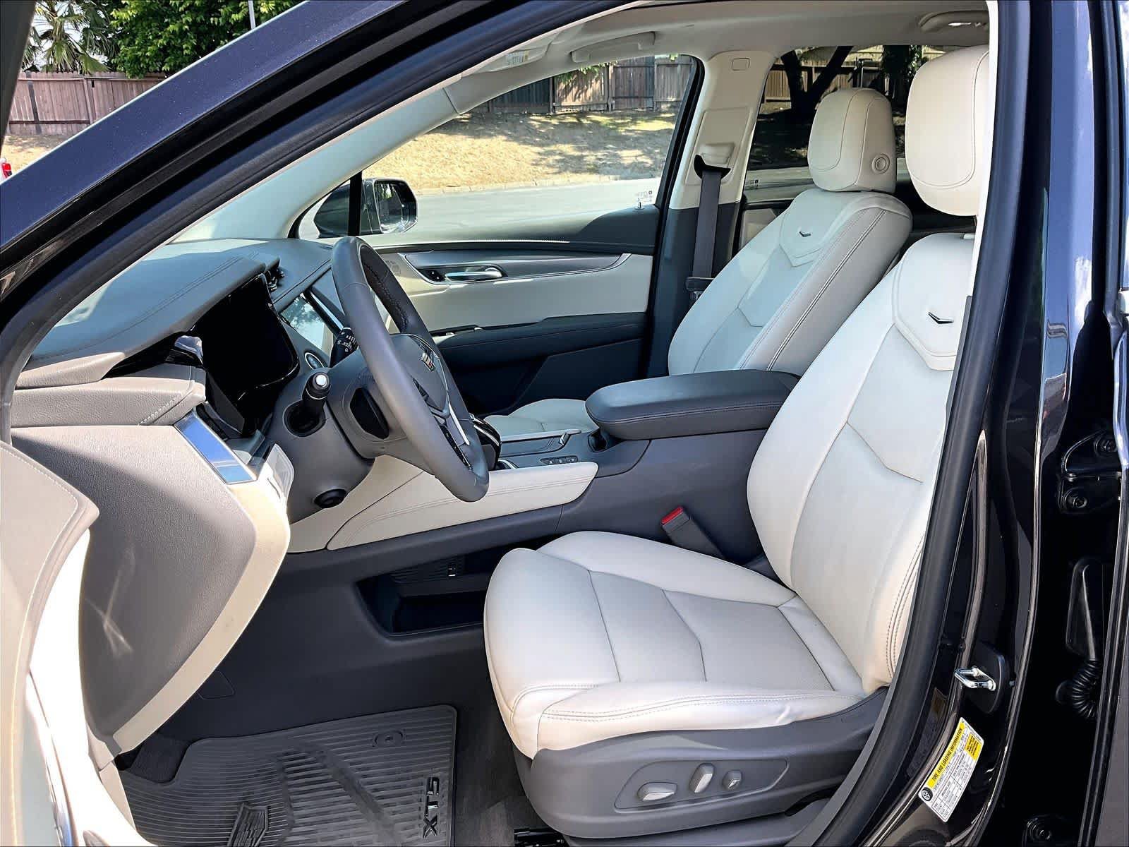 Used 2018 Cadillac XT5 Luxury w/ Driver Awareness Package AWD/4WD image 28