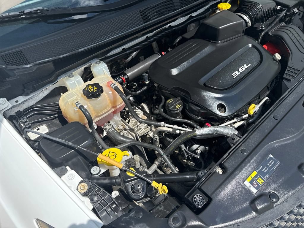 Used 2018 Chrysler Pacifica L FWD image 28