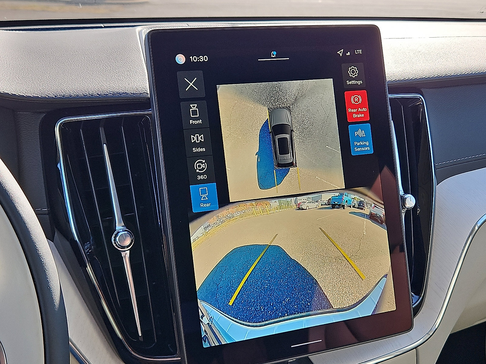 New 2026 Volvo XC60 B5 Ultra w/ Protection Package Premier AWD/4WD image 17